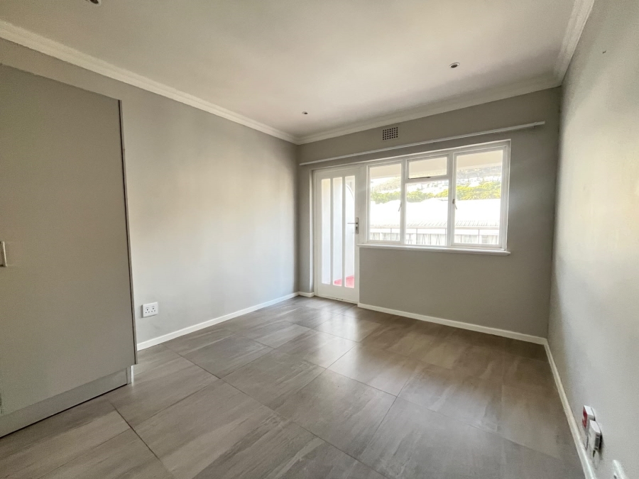 2 Bedroom Property for Sale in Sea Point Western Cape